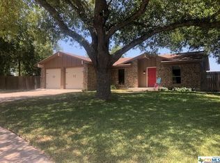 1904 Mission Dr, Victoria, TX 77901