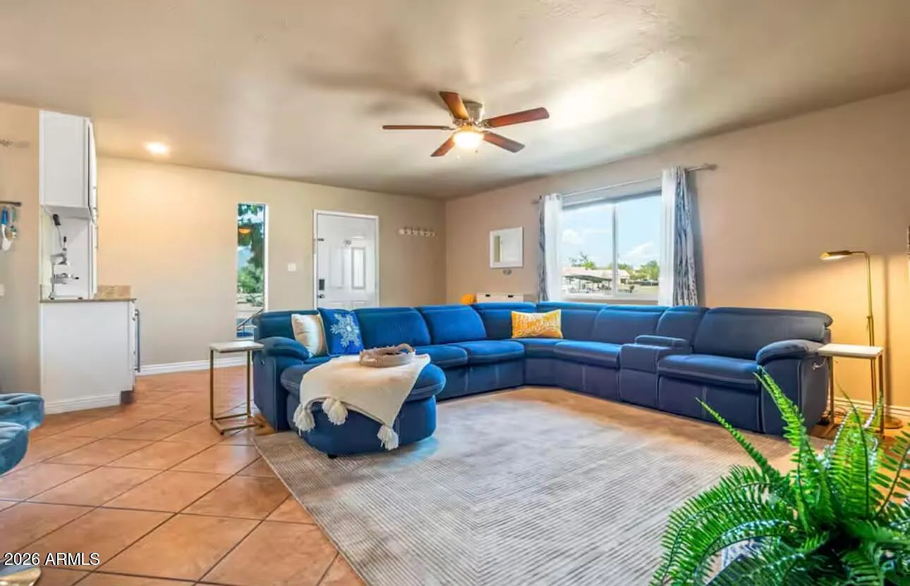 2 bed, 1.0 bath, 1026 sqft, $2,050 — Photo 3
