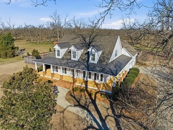 2nd image of 404 Hickory Grove Rd