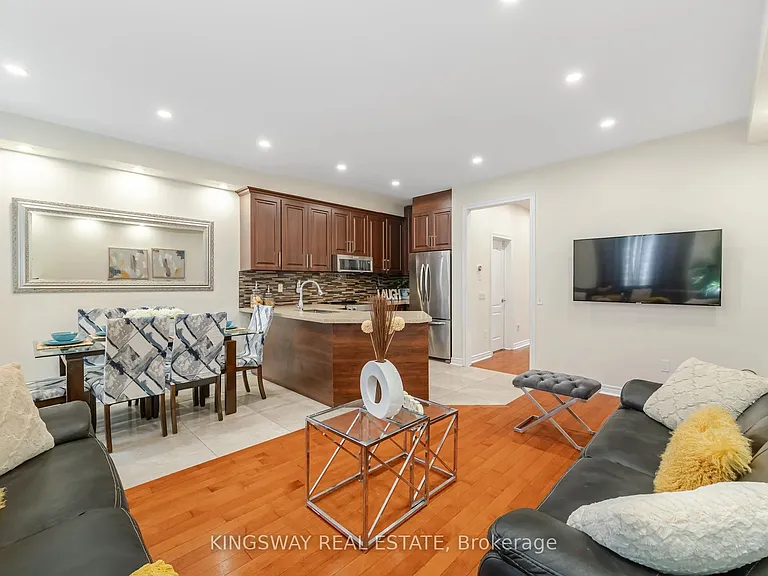 803 Khan Cres — Photo 23