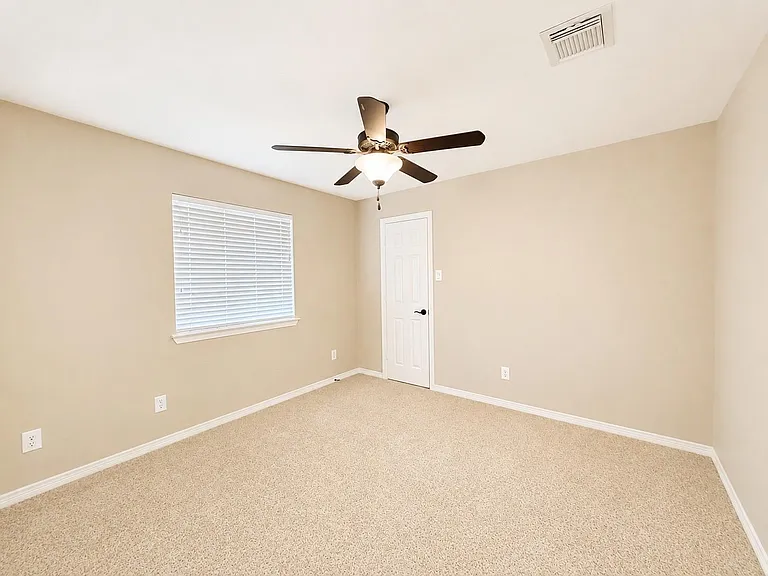 1823 Strongs Ct — Photo 34