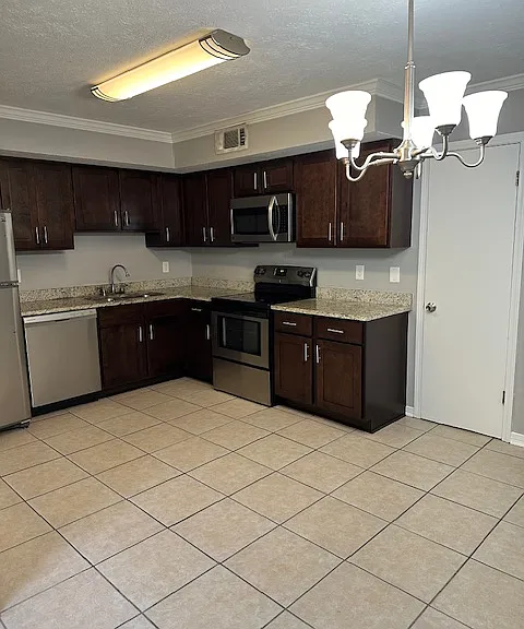 1608 Clearview Pkwy #B — Photo 7