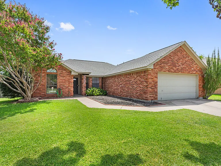 19 Alamosa Dr — Photo 2