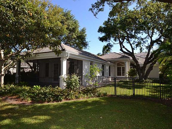 3rd image of 524 Sable Oak Ln