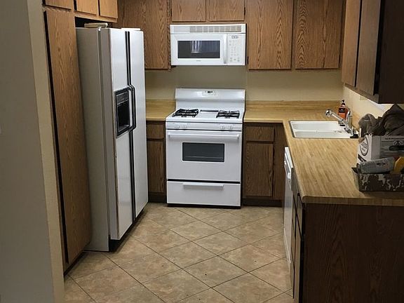 3rd image of 1348 Hillcrest Dr #75