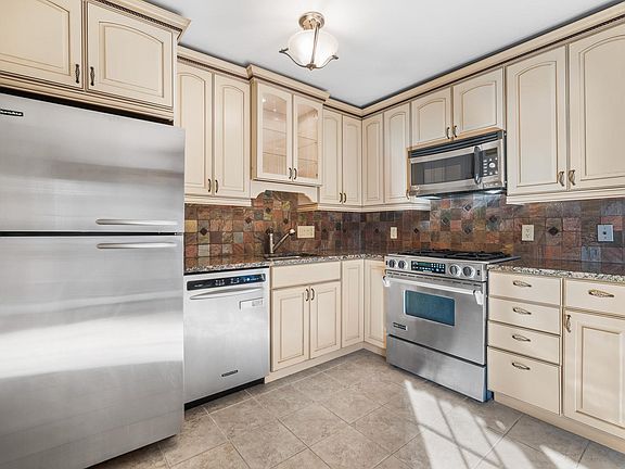 3rd image of 526 Lafayette Blvd