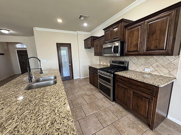 4th image of 906 Founders Rd
