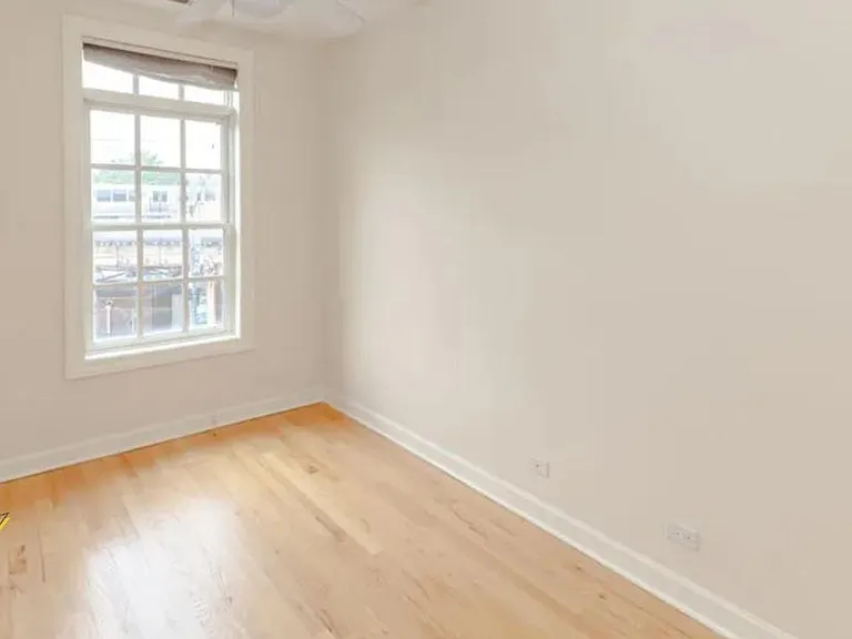 Remodeled Wrigleyville Apts! — Photo 7
