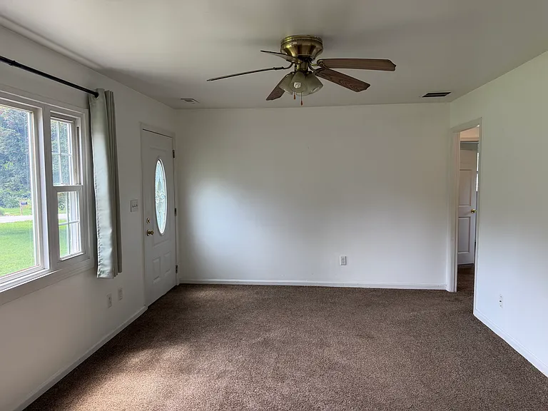 1115 Carolina Ave — Photo 4