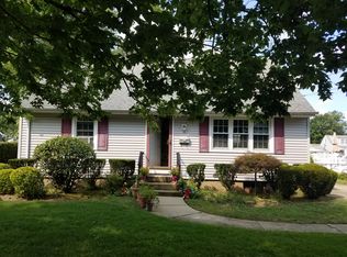 16 Lillian Pl, Farmingdale, NY 11735