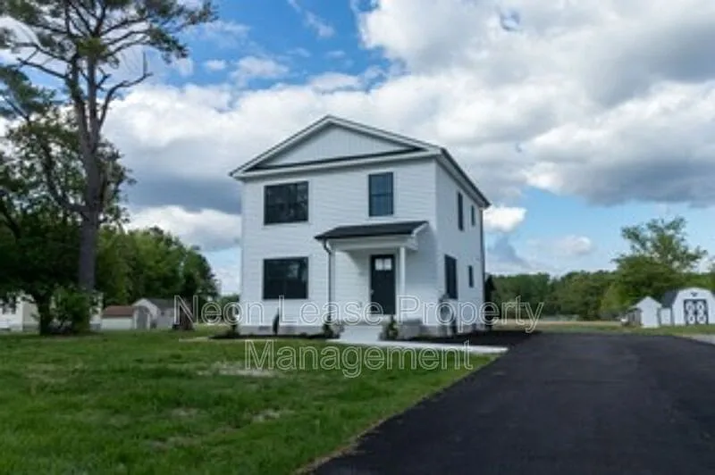4 bed, 2.0 bath, 1450 sqft, $2,250 — Photo 1