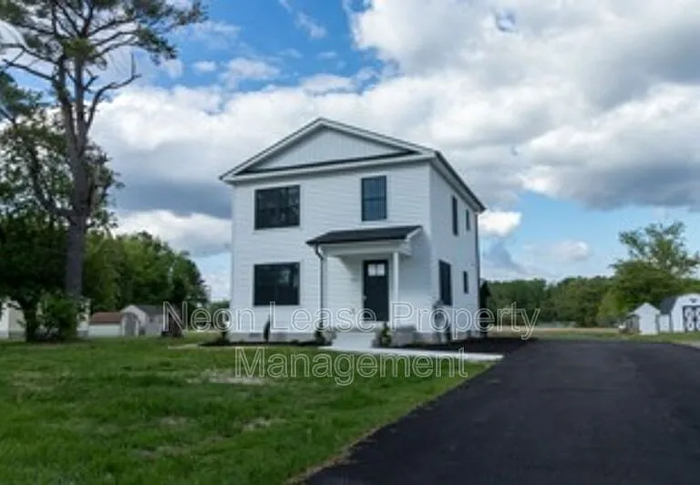 674 N Bedford St — Photo 1