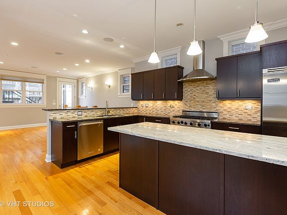 3rd image of 740 W Melrose St #1