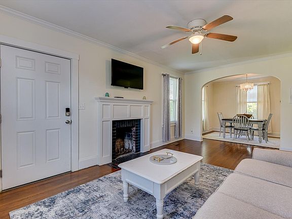 3rd image of 1724 Oak Drive