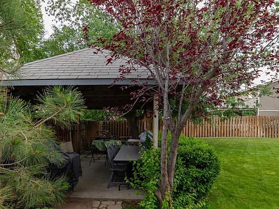 3rd image of 419 N Grape Dr