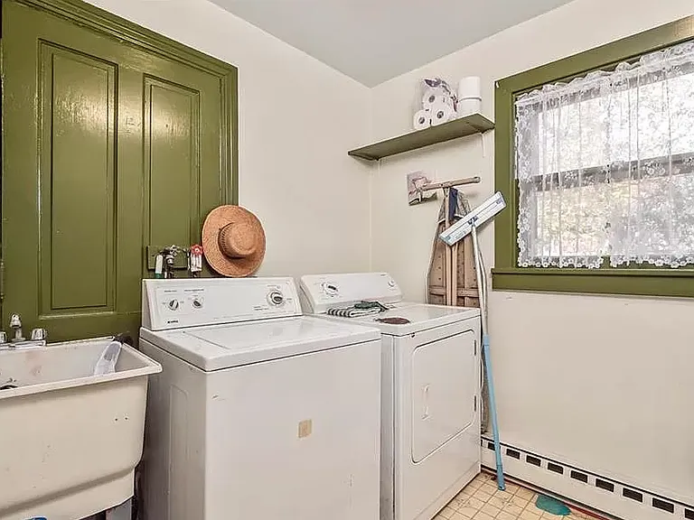 227 E Garrison St — Photo 14