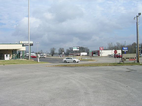 5th image of 501 South Commercial