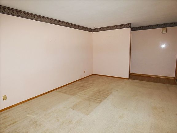 4th image of 30 McNamara Ave