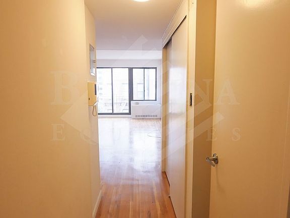 5th image of 315 E 85th St APT 5D