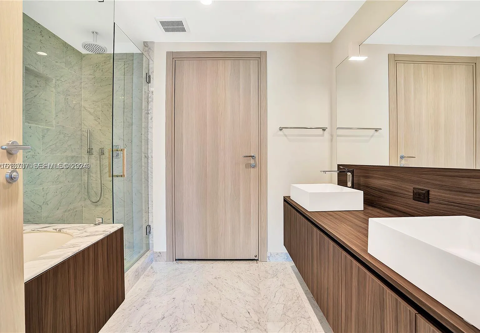 1 bed, 1.5 bath, 870 sqft, $4,750 — Photo 3