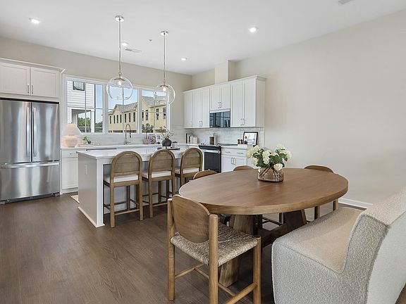 5th image of 437 Argosy Park Cir