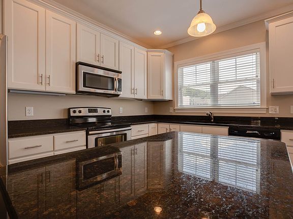 5th image of 380 Blue Stone Hills Dr