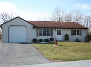 9 Pine St, Fredericksbrg, PA 17026