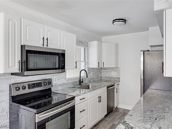 5th image of 1508 S Grove Ave