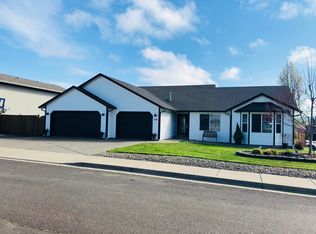 318 Cambridge Dr, Sutherlin, OR 97479