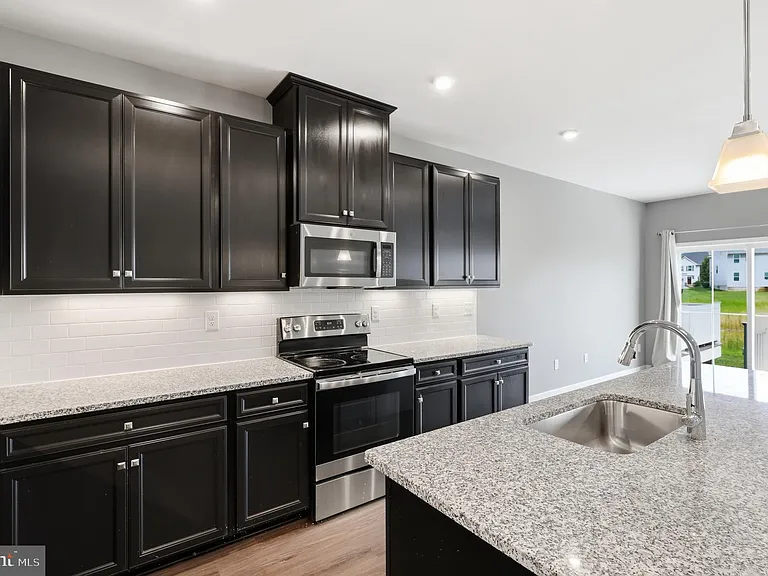 529 Swansea Dr — Photo 3