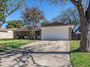 6117 Springwood Dr, Arlington, TX 76001