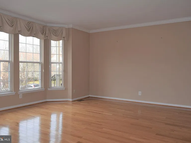 8933 Royal Astor Way — Photo 6
