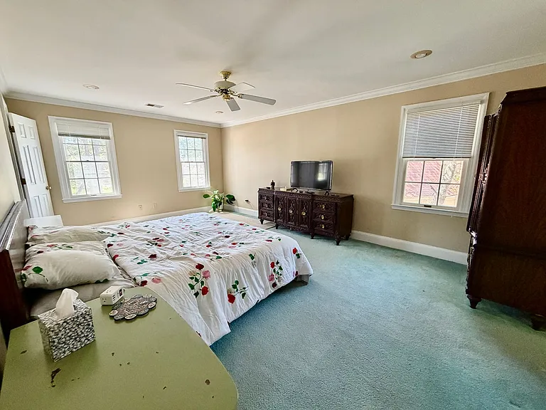 525 Brook Ave — Photo 17