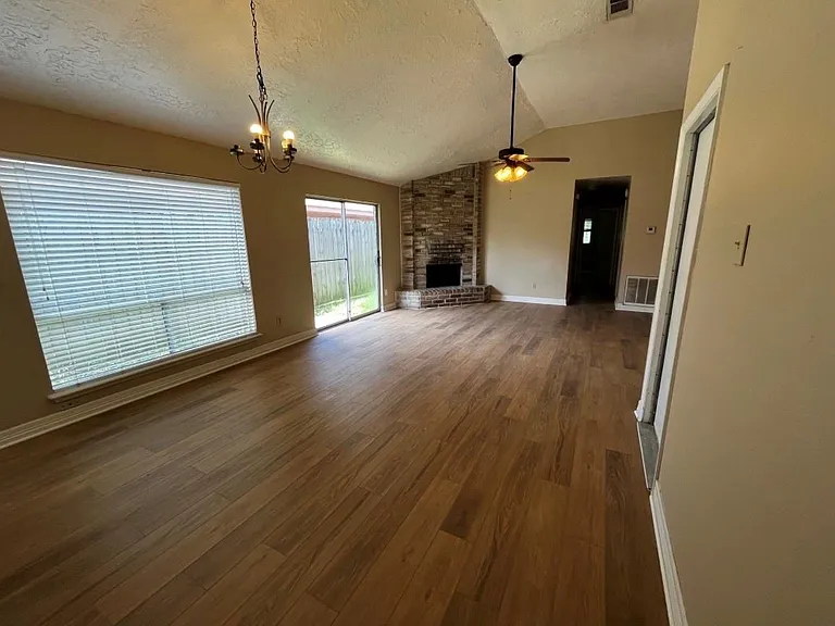 11011 Crenchrus Ct — Photo 5