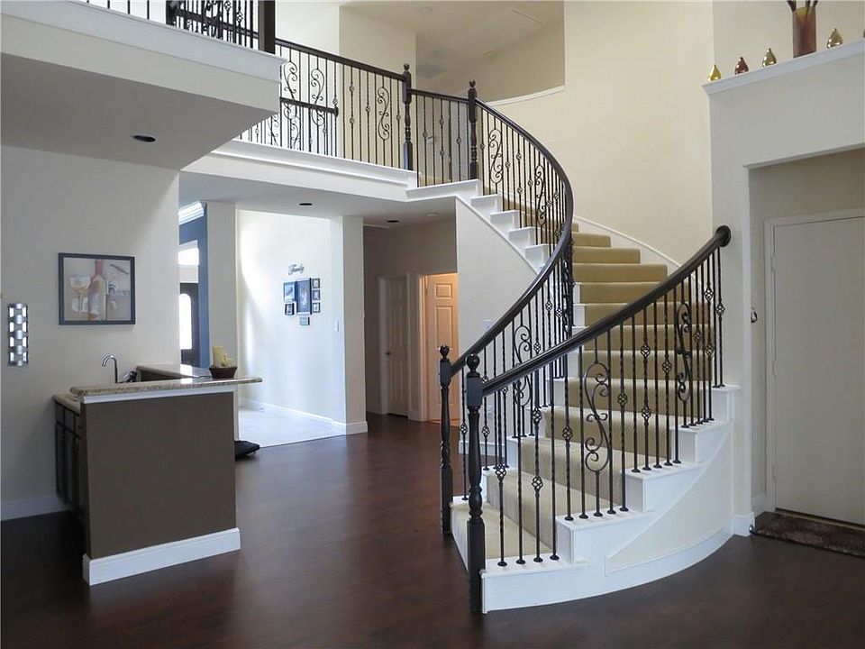 1st image of 207 Brittany Dr