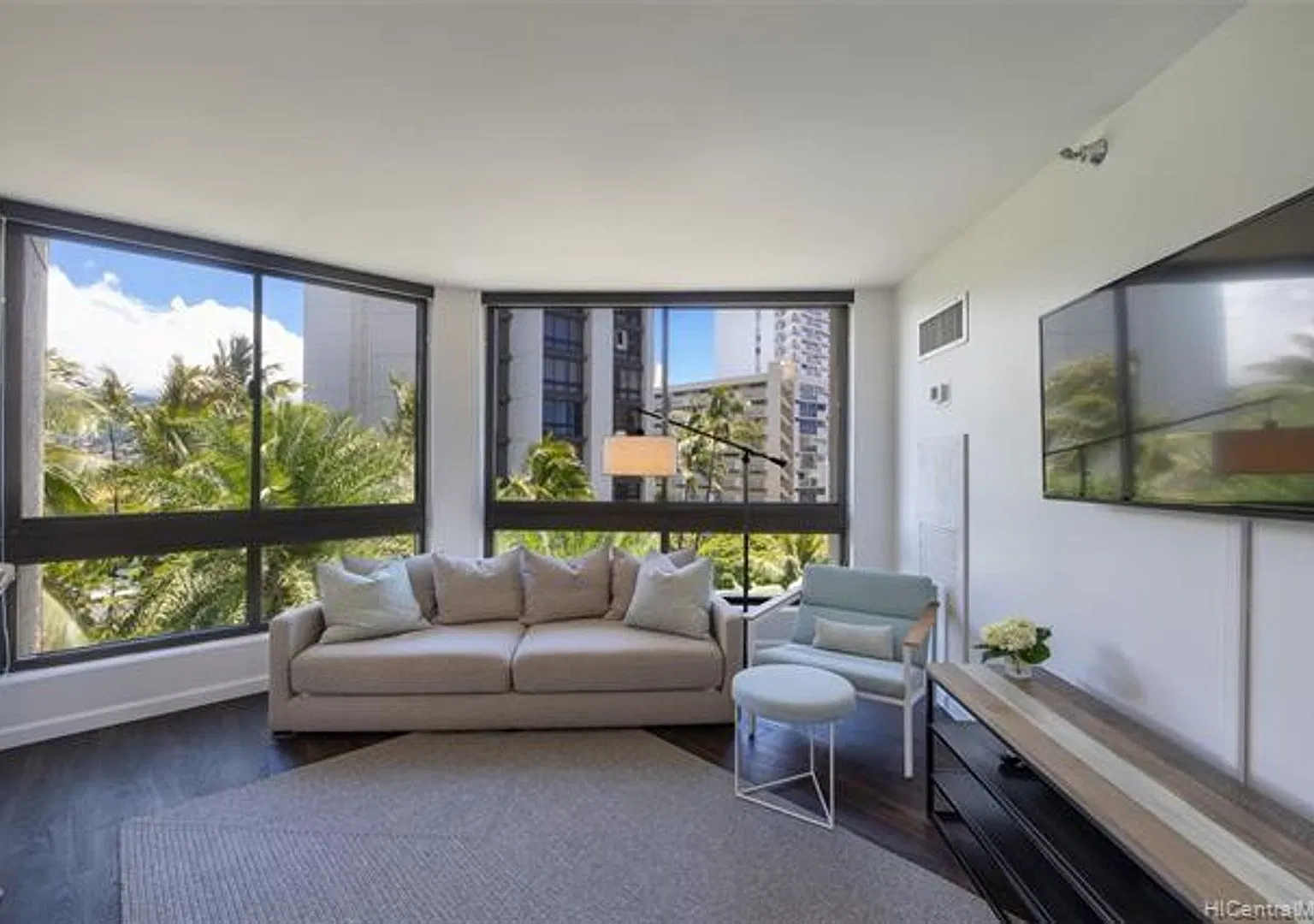 1 bedroom, den with murphy bed, 1 cov parking, tropical grounds with pool, tennis courts +++++++ — Photo 3