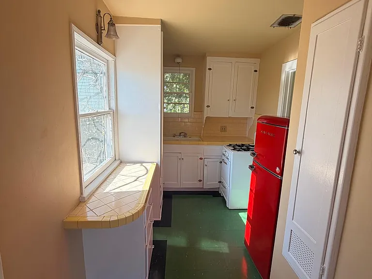 2118 Reservoir St — Photo 8
