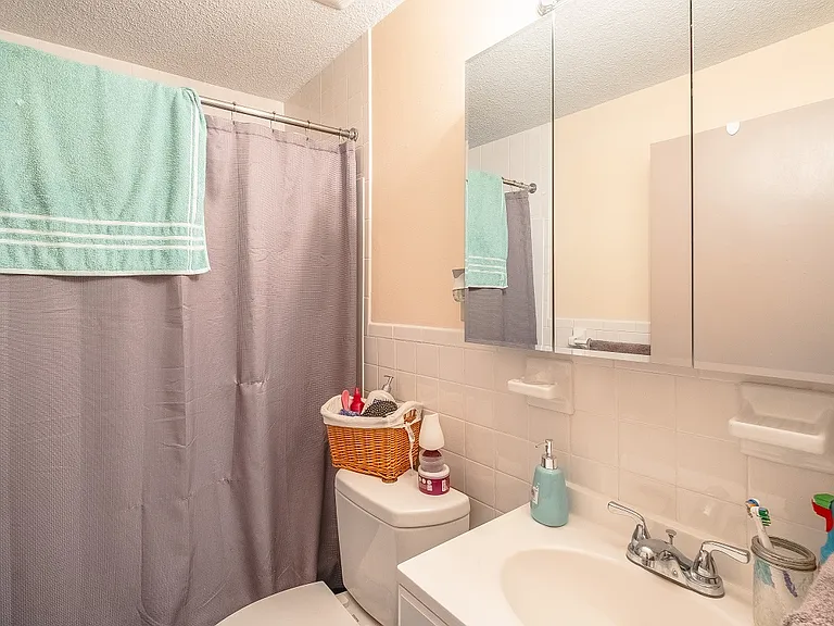Jaffwood Apartments — Photo 6