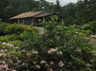 10 Trails End Rd, Kerhonkson, NY 12446