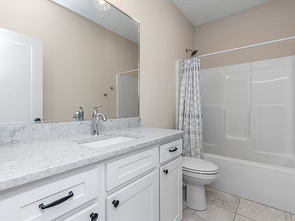 5th image of 1020 Cardinal Dr