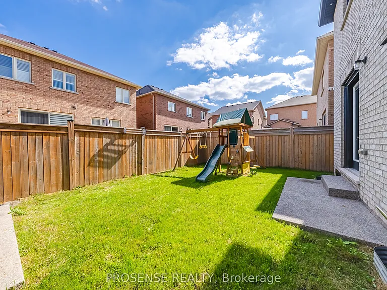 8 Macbean Cres — Photo 48