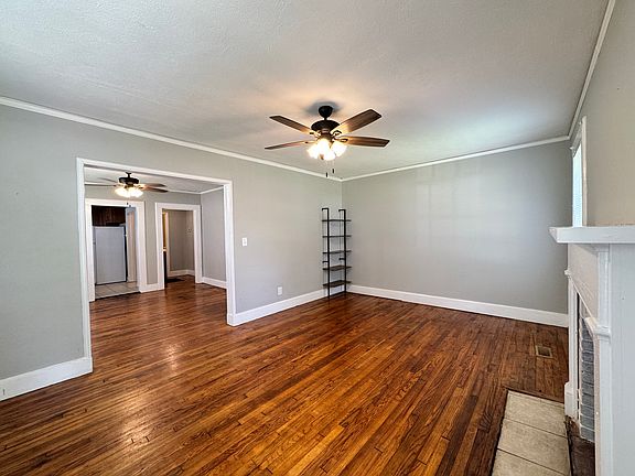 Livingroom - 18'2"x12'0"