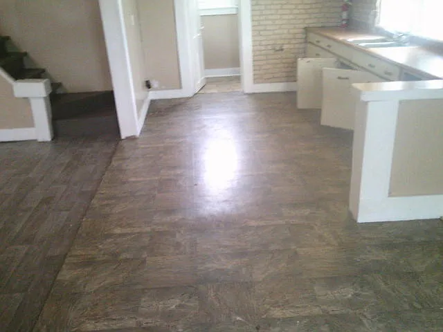 613 E Swayzee St — Photo 3