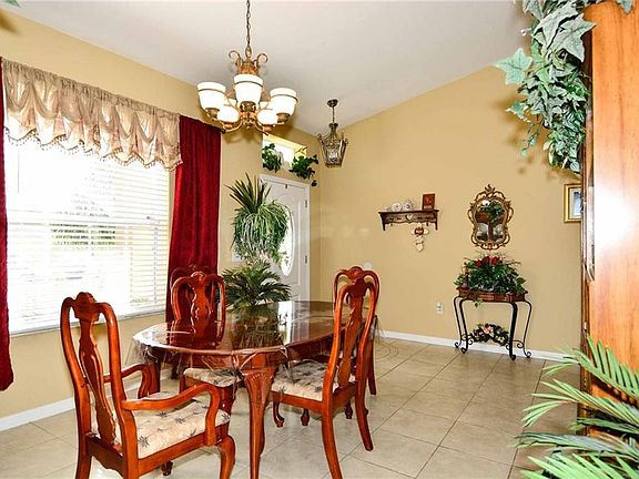 5th image of 1709 Oakwood Estates Dr