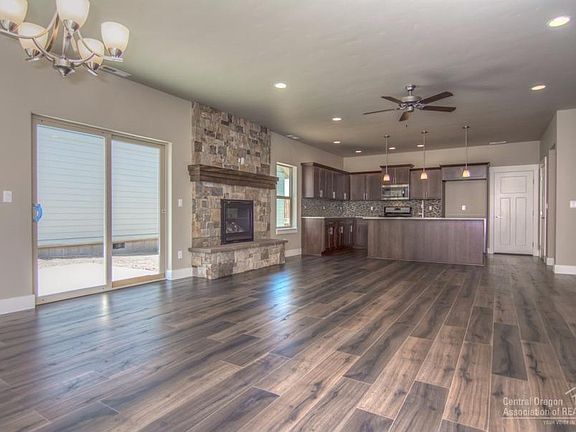 4th image of 20519 SE Stanford Dr