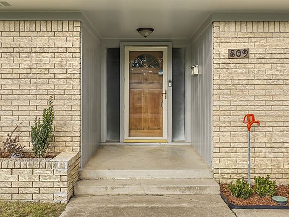 2nd image of 809 Pershing Dr W