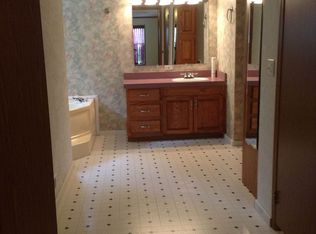 1407 W Rosewood Dr, Scottsburg, IN 47170