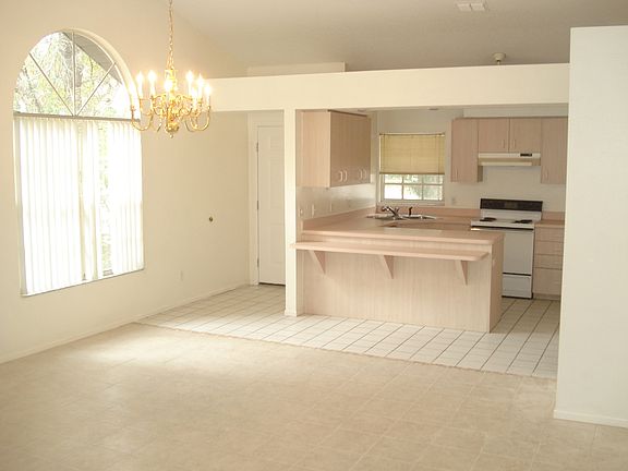 2nd image of 405 Oakwood Blvd