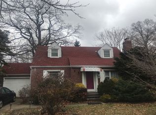 15 Oxford St, Roslyn Heights, NY 11577