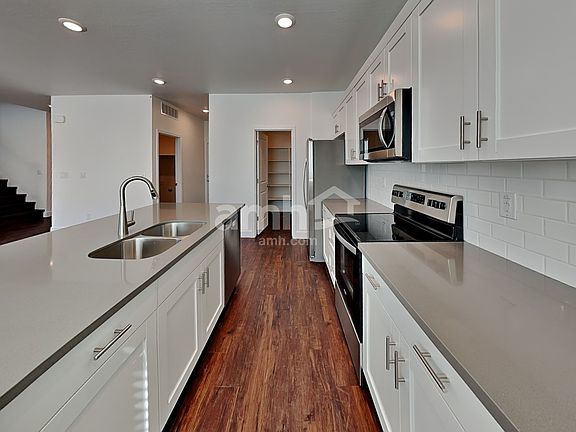 3rd image of 17121 W Puget Ave